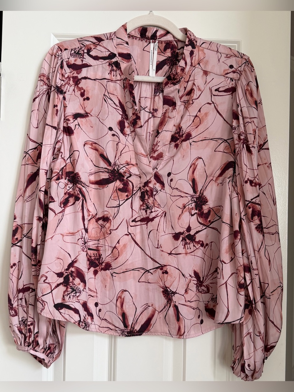 Anthropologie Pink Mauve Watercolor Floral Pleated Sleeve Henley Blouse L Petite - Picture 3 of 16